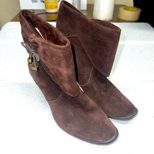LIBBY EDELMAN WOMAN 7M BROWN SUEDE LEATHER PALOMA ANKLE BOOTIE